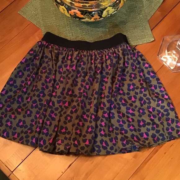 Beautiful and Fun Mini Skirt in Size 14 - Picture 2 of 2
